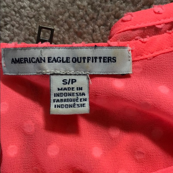 Cute ruffle top! - Picture 3 of 3